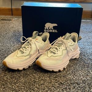 Sorel Kinetic Breakthru Day sneakers size 6.5